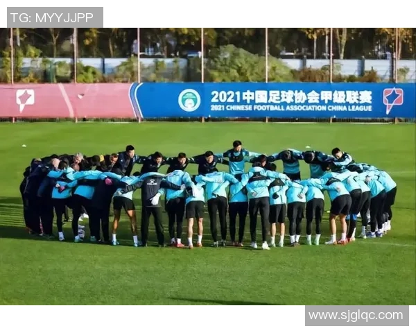 成都羽毛球队凭借65分稳居大师赛积分榜首位展现强劲实力